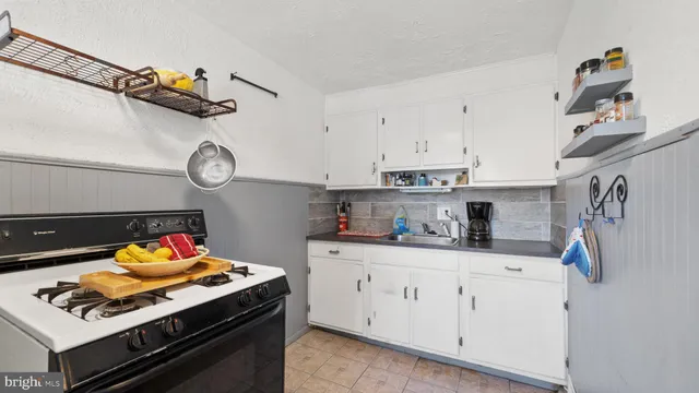 $1,900 | 305 North Bishop Avenue, Clifton Heights, PA 19018