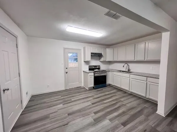 $1,400 | 208 North 36th Street, Corsicana, TX 75110