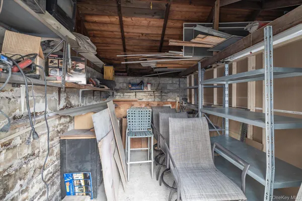 $2,500 | 1558 9th Street, Unit UPPR, West Babylon, NY 11704