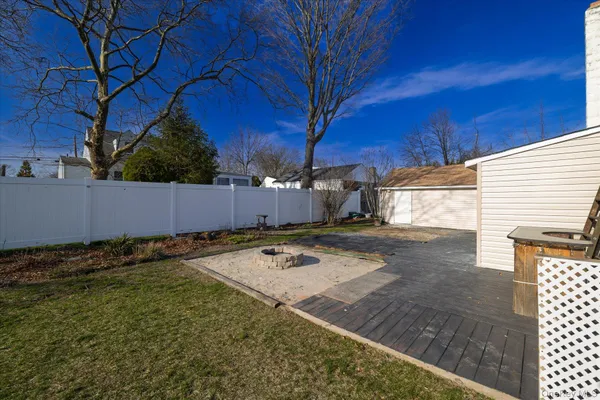 $2,500 | 1558 9th Street, Unit UPPR, West Babylon, NY 11704