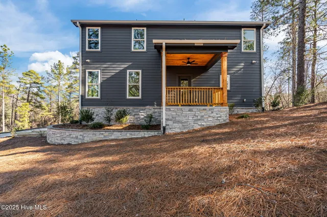 $595,000 | 101 Douglas Drive, West End, NC 27376