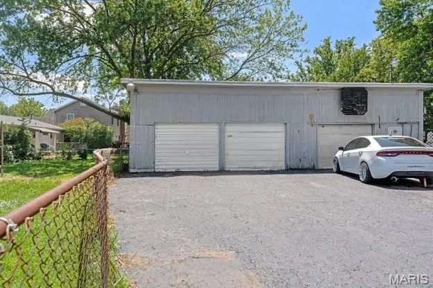 $250,000 | 8908 West Pendleton Avenue, St. Louis, MO 63144