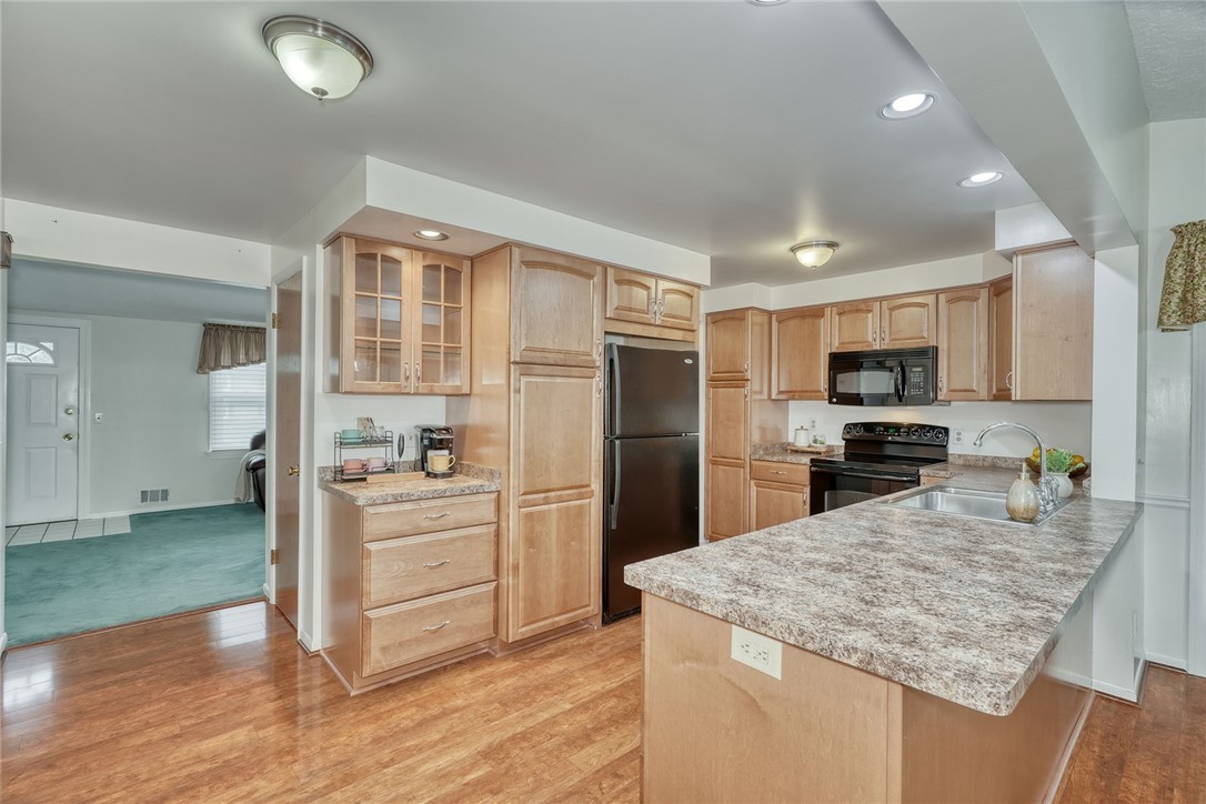 66 Merryhill Drive Rochester, NY 14625 - Photo 13 of 44