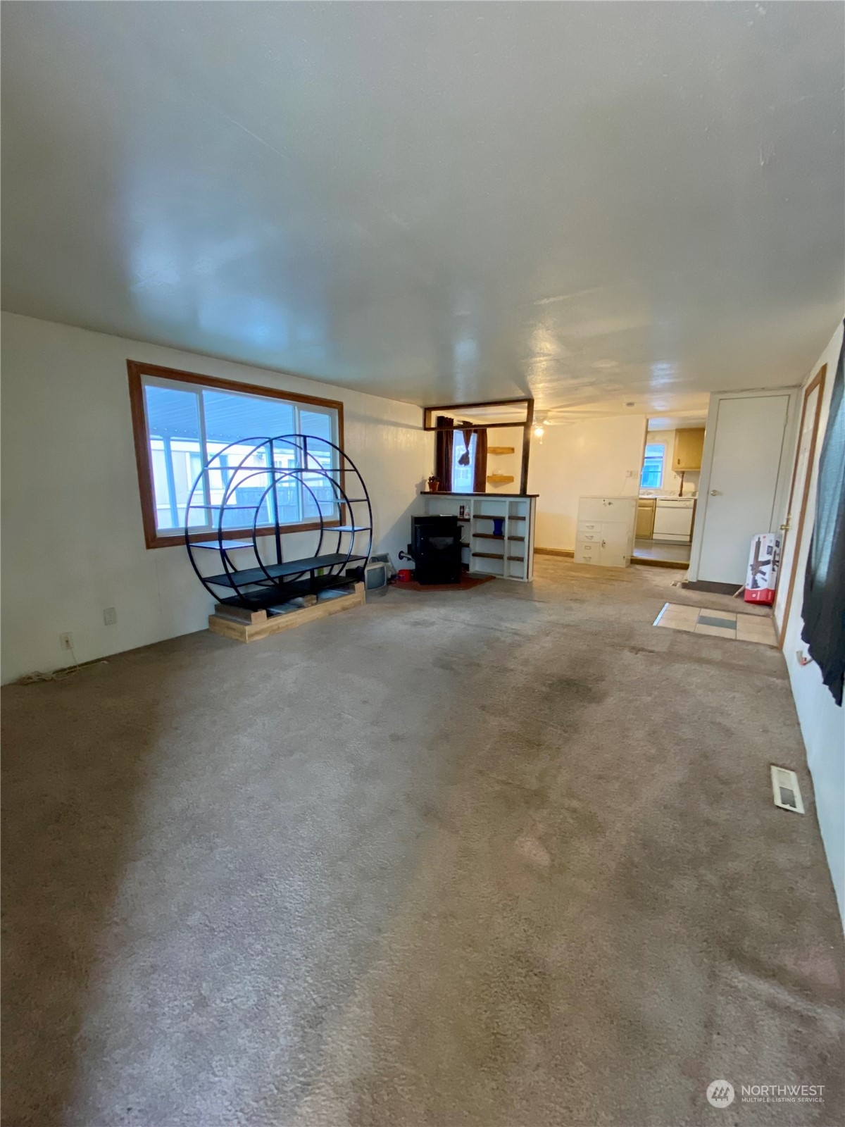 5600 Mt Solo Road, Unit 73 Longview, WA 98632 - Photo 8 of 18 a view of a livingroom with furniture and a fireplace