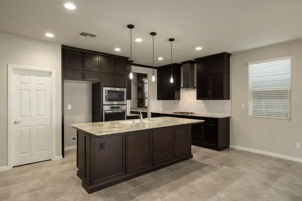 $579,000 | 1565 North Kaweah Avenue, Clovis, CA 93619