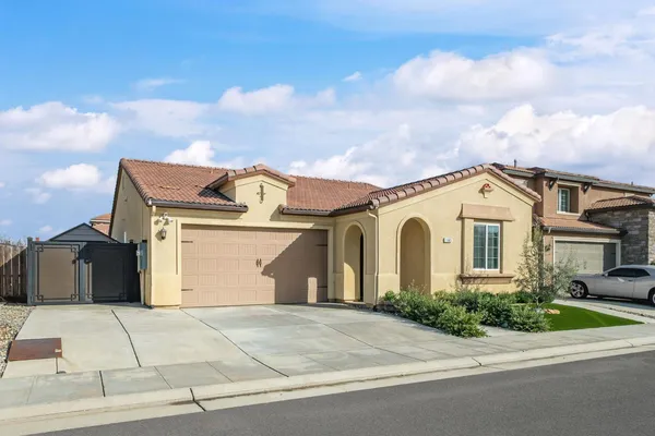 $579,000 | 1565 North Kaweah Avenue, Clovis, CA 93619