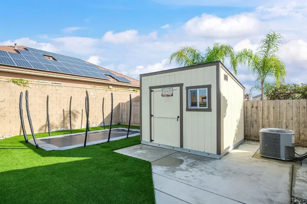 $579,000 | 1565 North Kaweah Avenue, Clovis, CA 93619