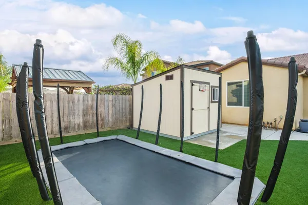 $579,000 | 1565 North Kaweah Avenue, Clovis, CA 93619