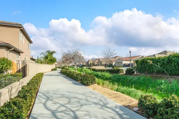 $579,000 | 1565 North Kaweah Avenue, Clovis, CA 93619