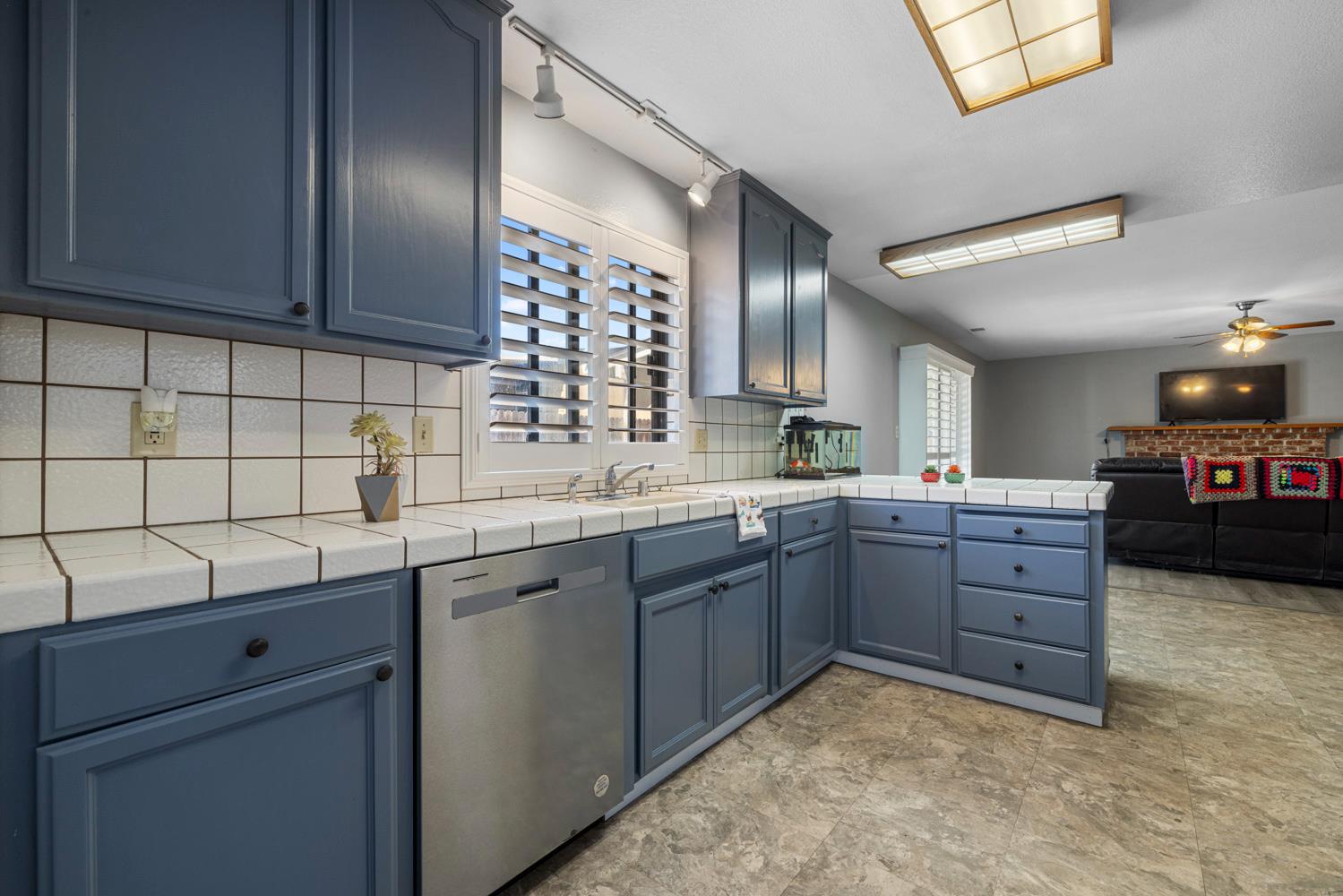 1941 Bridgewood Way Modesto, CA 95355 - Photo 11 of 44