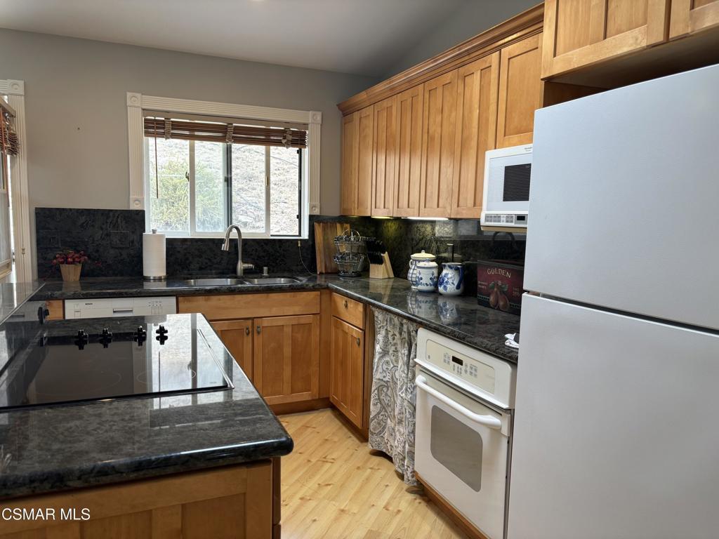 1577 Tierra Rejada Road Simi Valley, CA 93065 - Photo 7 of 12