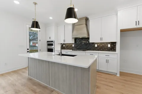 $750,000 | 6300 B American Court, Nashville, TN 37209