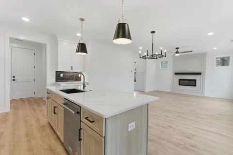 $750,000 | 6300 B American Court, Nashville, TN 37209