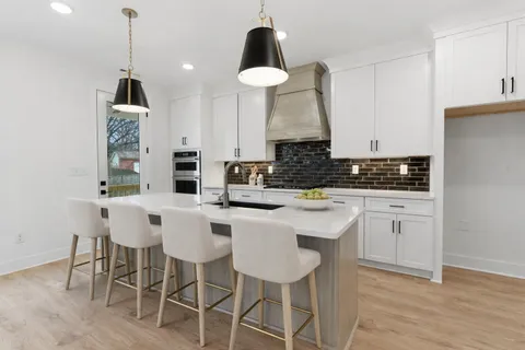 $750,000 | 6300 B American Court, Nashville, TN 37209