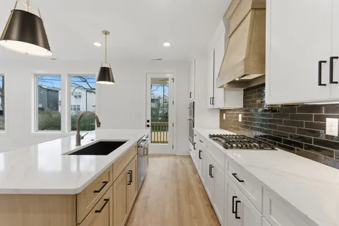 $750,000 | 6300 B American Court, Nashville, TN 37209