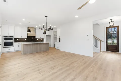 $750,000 | 6300 B American Court, Nashville, TN 37209