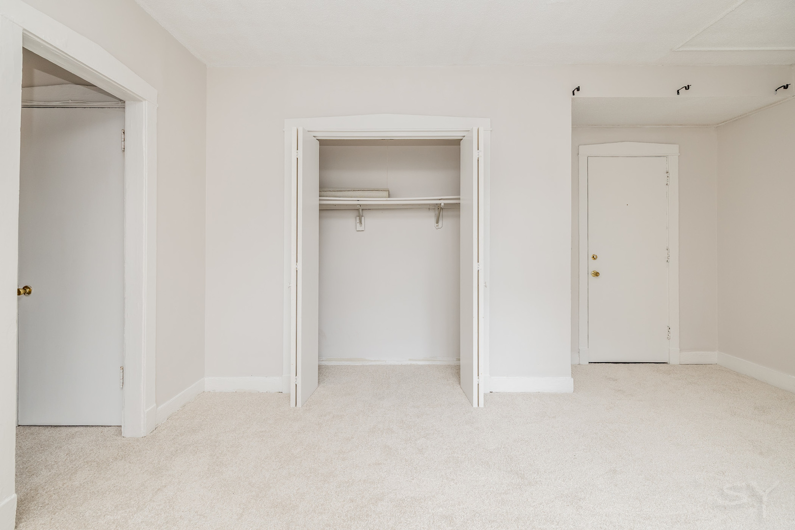 725 West Sheridan Road, Unit 502 Chicago, IL 60613 - Photo 15 of 32 Gallery Image 15