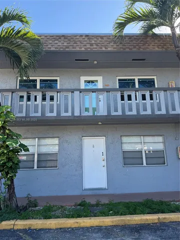 $1,900 | 4717 Southwest 33rd Avenue, Unit 202, Dania Beach, FL 33312