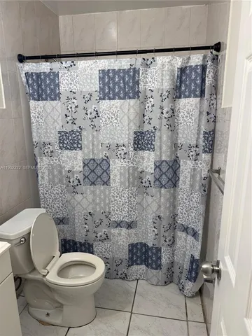 $1,900 | 4717 Southwest 33rd Avenue, Unit 202, Dania Beach, FL 33312