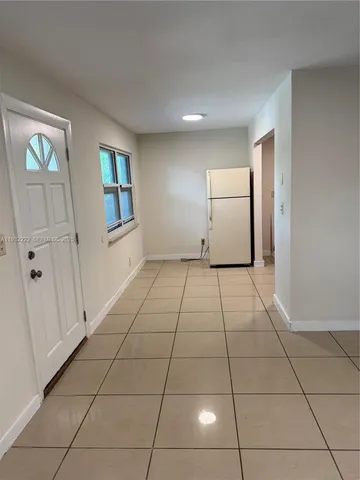 $1,900 | 4717 Southwest 33rd Avenue, Unit 202, Dania Beach, FL 33312