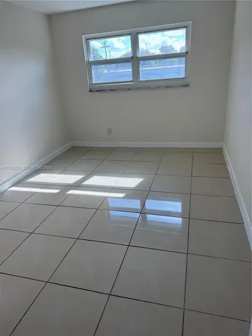 $1,900 | 4717 Southwest 33rd Avenue, Unit 202, Dania Beach, FL 33312