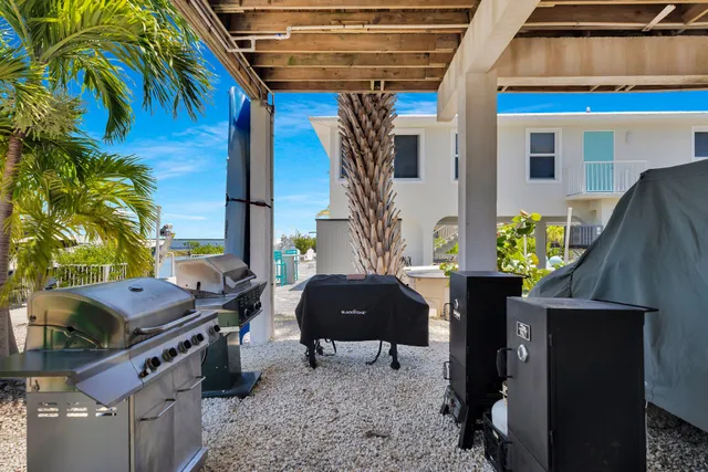 $1,199,000 | 31135 Hollerich Drive, Big Pine Key, FL 33043