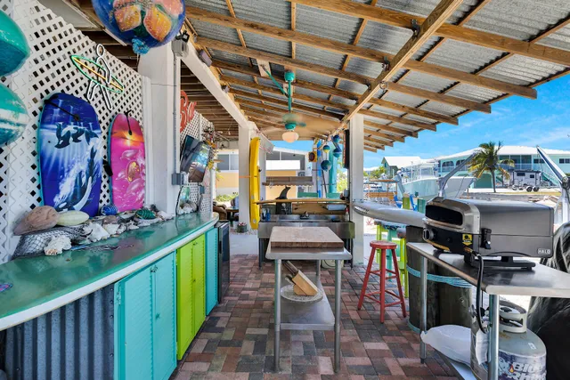 $1,199,000 | 31135 Hollerich Drive, Big Pine Key, FL 33043