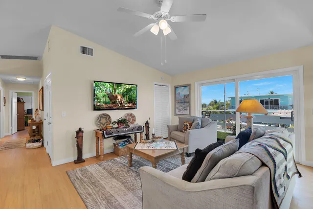 $1,199,000 | 31135 Hollerich Drive, Big Pine Key, FL 33043
