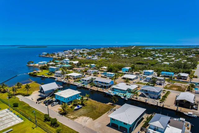 $1,199,000 | 31135 Hollerich Drive, Big Pine Key, FL 33043