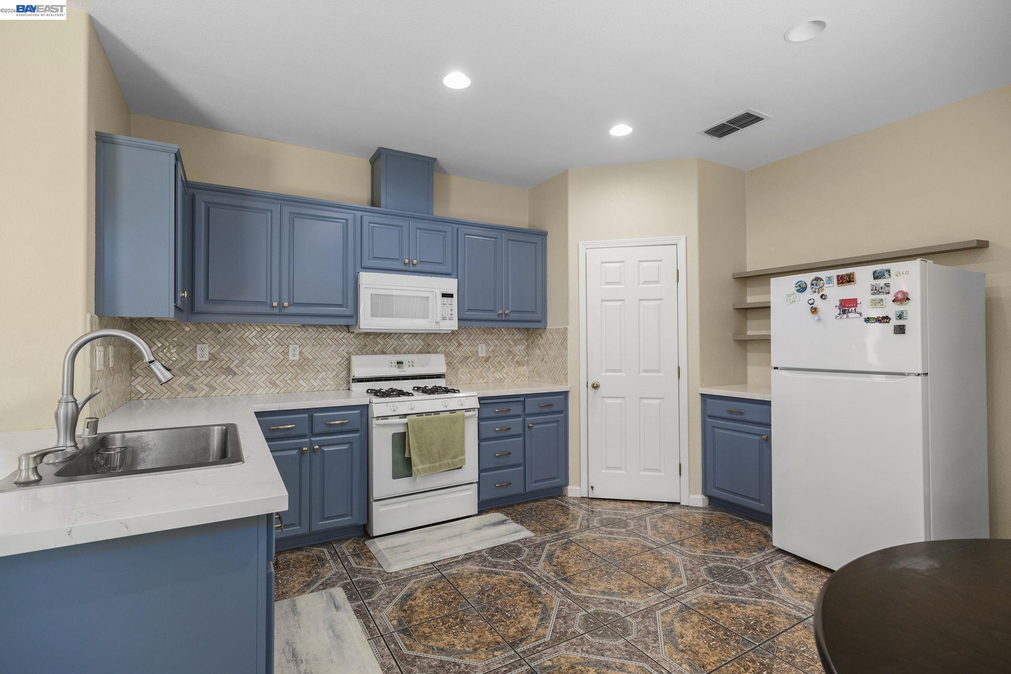 687 Rockspray Circle Pittsburg, CA 94565 - Photo 10 of 23
