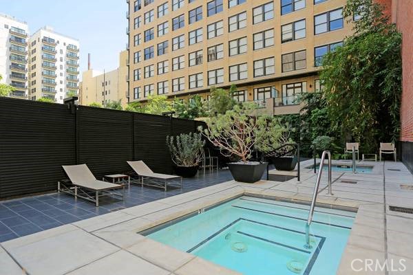460 South Spring Street, Unit 1207 Los Angeles, CA 90013 - Photo 11 of 15 a view of a building with sitting area