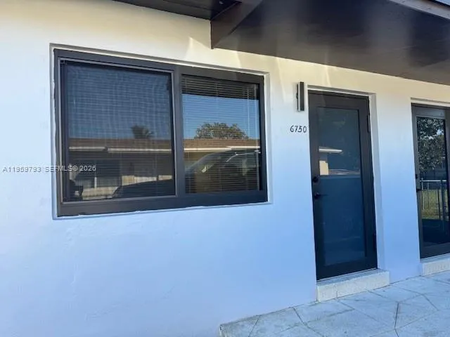 $2,500 | 6750 Southwest 21st Street, Miami, FL 33155