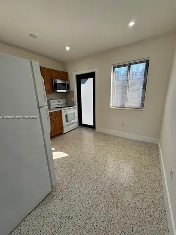 $2,500 | 6750 Southwest 21st Street, Miami, FL 33155