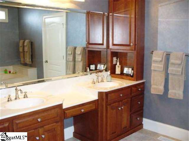 124 Riverstone Way Greer, SC 29651 - Photo 11 of 25 Gallery Image 11