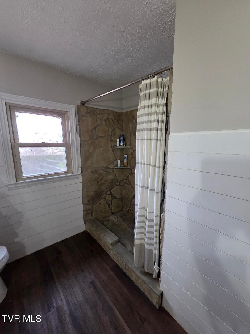 1162 Ridgecrest Avenue Kingsport, TN 37665 - Photo 12 of 21 ridgecrest bath 2 shower