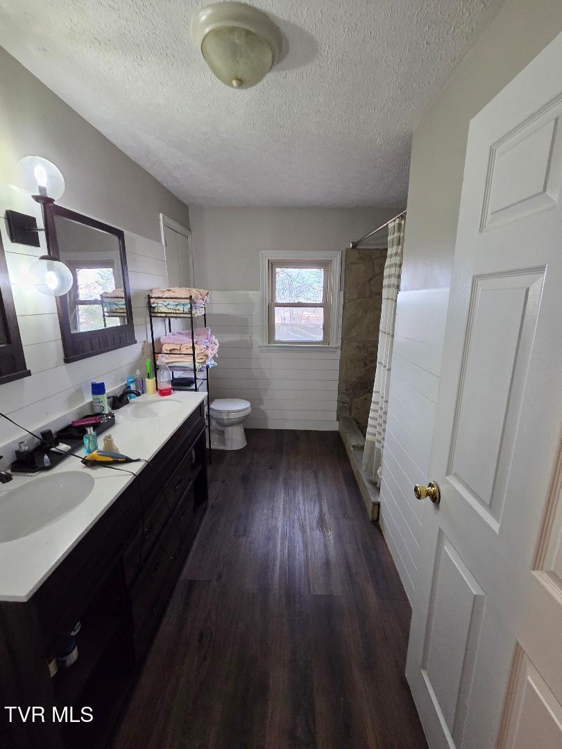 1162 Ridgecrest Avenue Kingsport, TN 37665 - Photo 13 of 21 ridgecrest bath 2