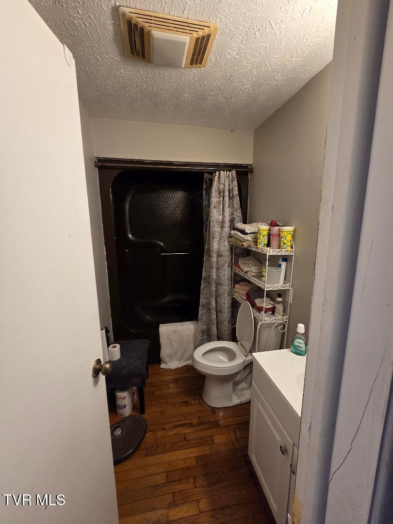 1162 Ridgecrest Avenue Kingsport, TN 37665 - Photo 14 of 21 ridgecrest bath 1