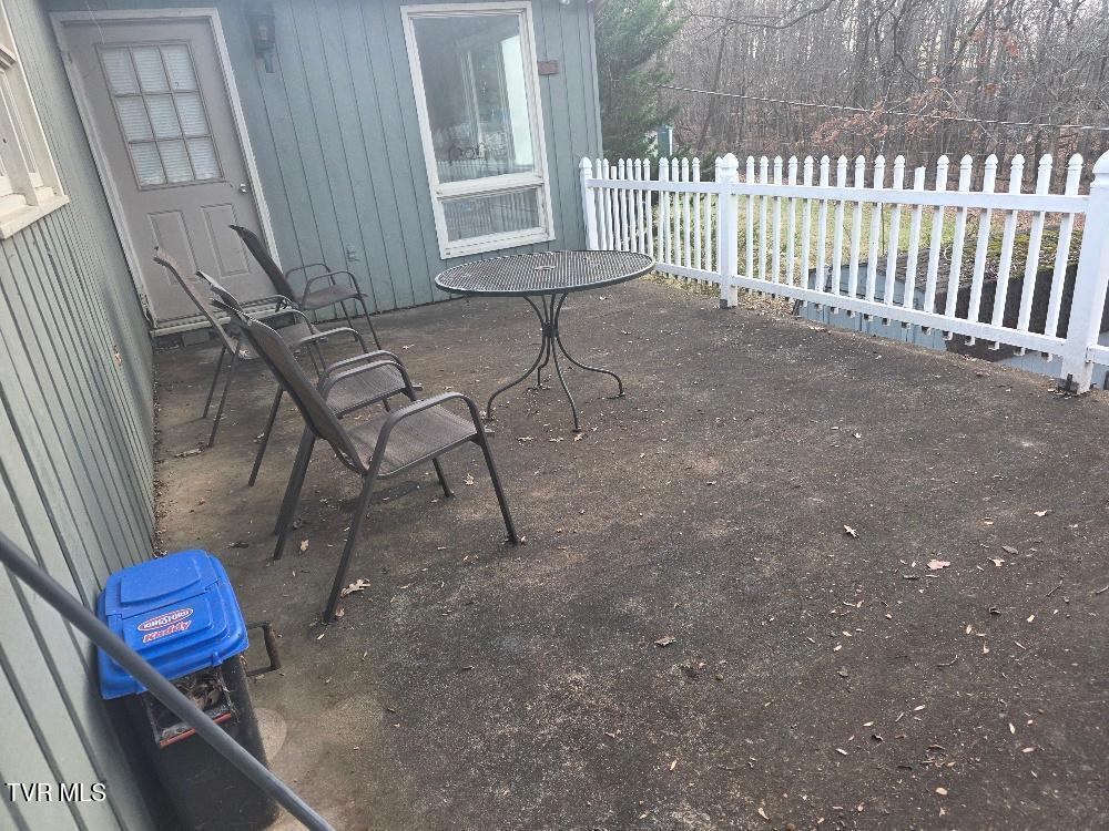 1162 Ridgecrest Avenue Kingsport, TN 37665 - Photo 20 of 21 ridgecrest deck