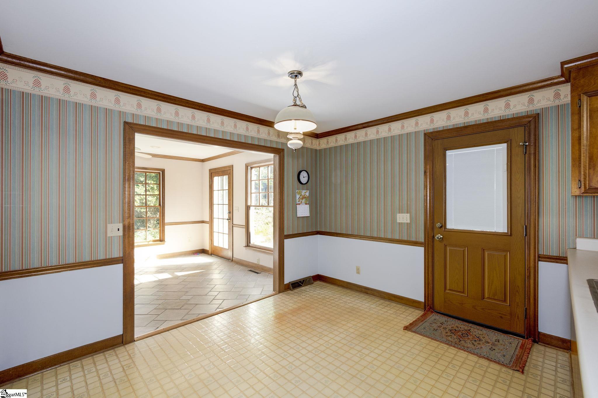 212 Loblolly Lane Greenville, SC 29607 - Photo 12 of 33 Gallery Image 12