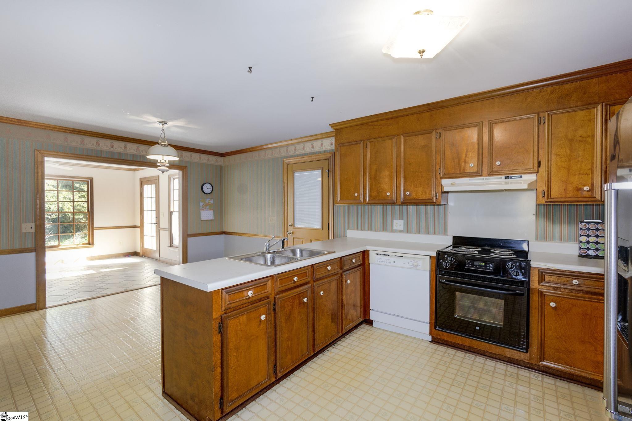 212 Loblolly Lane Greenville, SC 29607 - Photo 9 of 33 Gallery Image 9