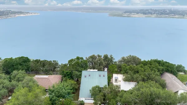 $699,900 | 1924 Stagecoach Drive, Canyon Lake, TX 78133