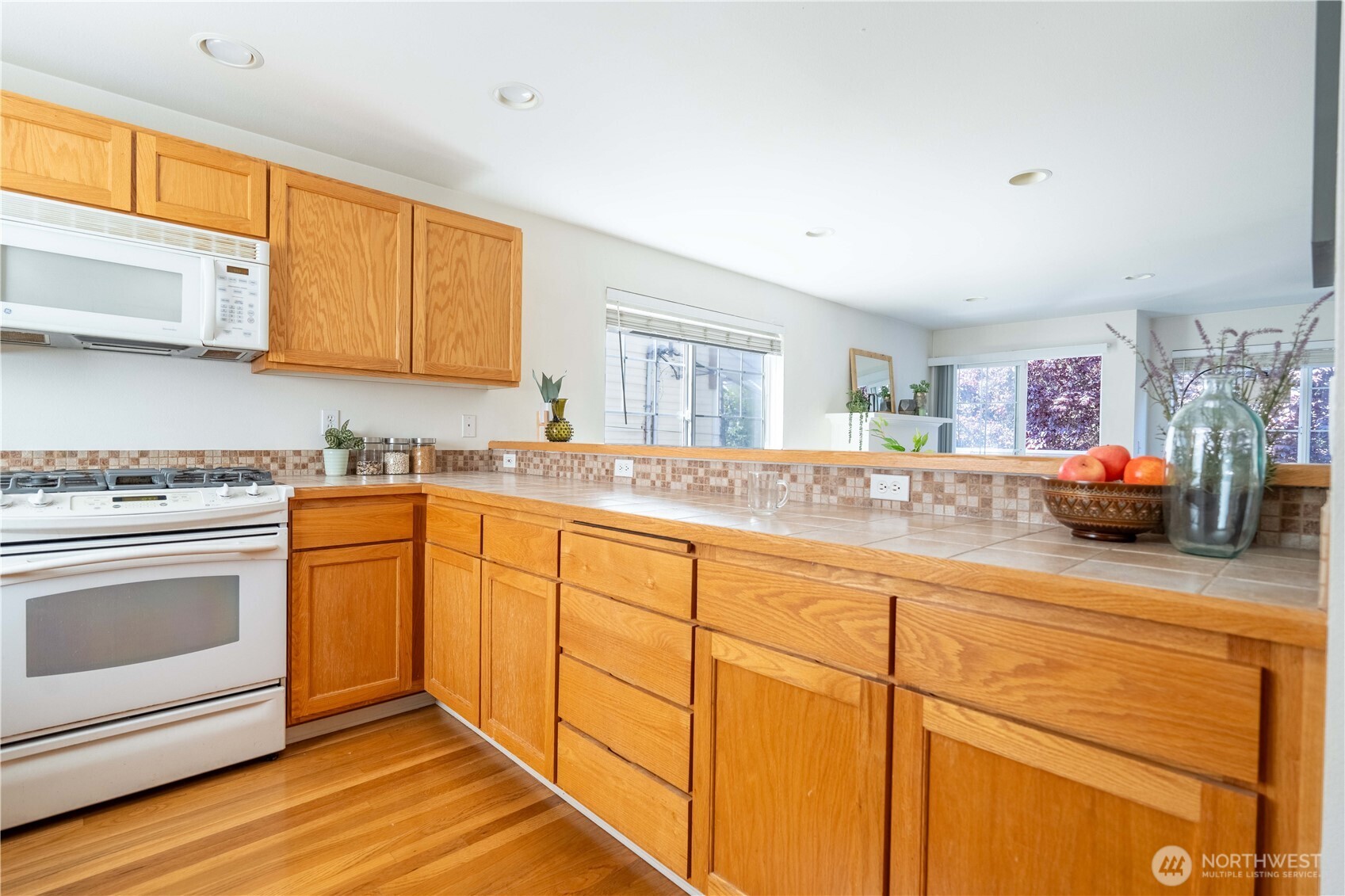 8520 Midvale Avenue North, Unit A Seattle, WA 98103 - Photo 7 of 32