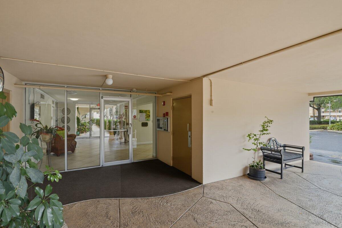 5340 Northwest 2nd Avenue, Unit 326 Boca Raton, FL 33487 - Photo 3 of 29 DSC_2561