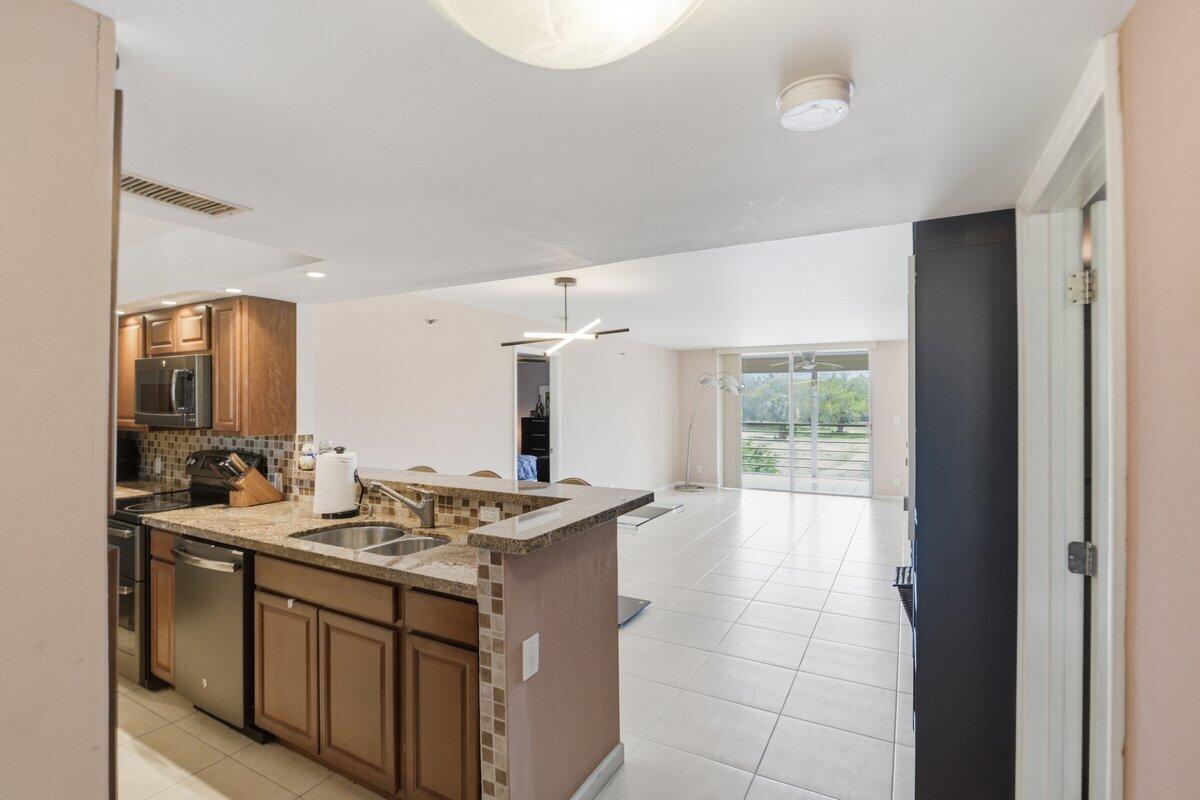 5340 Northwest 2nd Avenue, Unit 326 Boca Raton, FL 33487 - Photo 5 of 29 DSC_2569