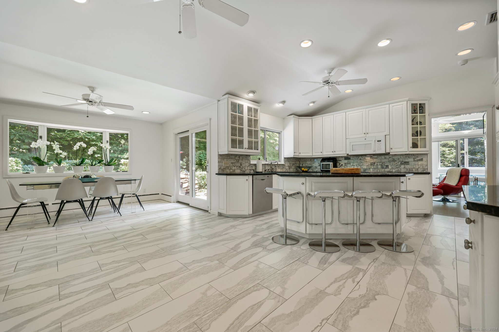 22 Sunswyck Road Darien, CT 06820 - Photo 16 of 38