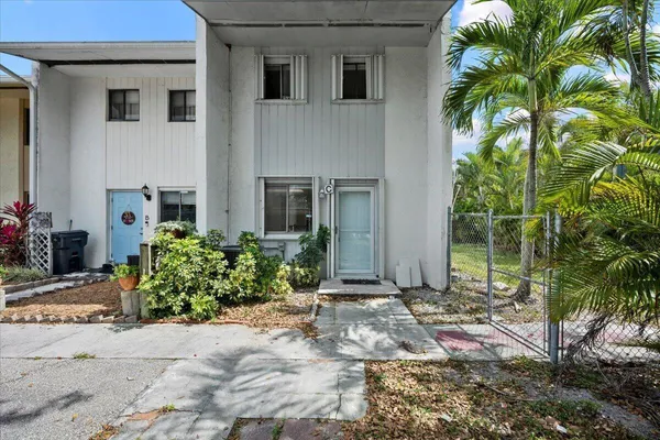 $2,500 | 3666 Pinehurst Drive, Unit C, Lake Worth, FL 33467