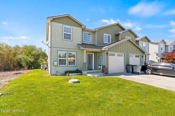 $335,000 | 704 Fountain Boulevard, Zillah, WA 98953