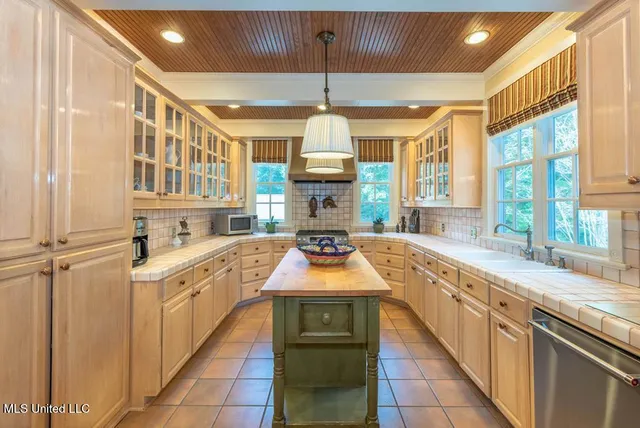 $1,850,000 | 1164 Lower Woodville Road, Natchez, MS 39120