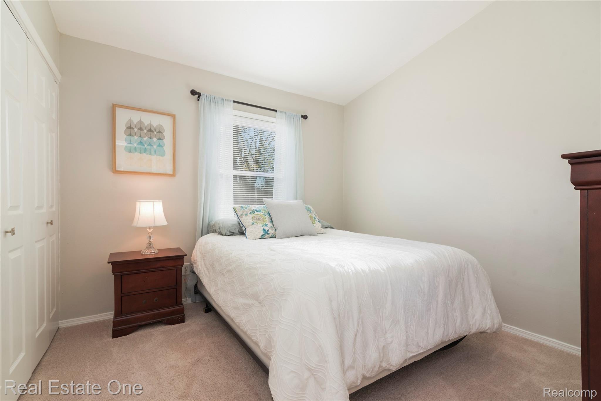 1172 Delta Road Walled Lake, MI 48390 - Photo 11 of 20 013-photo-bedroom-8740765.jpg