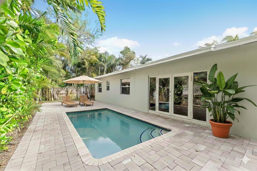 3203 Dover Road Pompano Beach, FL 33062 - Photo 31 of 45 Virtually Staged Pool